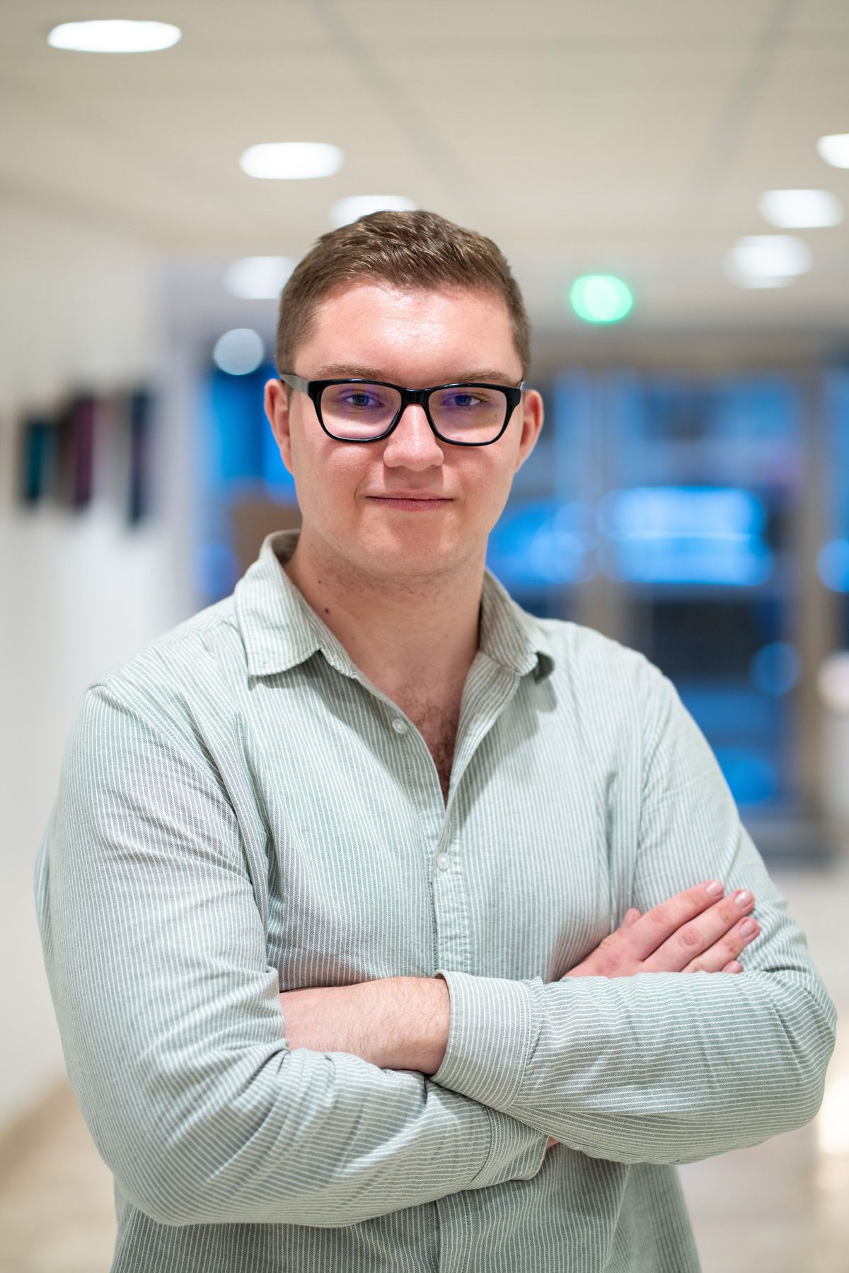 Shaïman Thürler donnant une conférence sur l'intelligence artificielle devant un auditoire